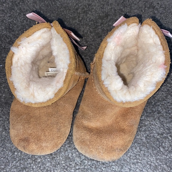 Ugg Bailey Bow Infant size 4/5 - Picture 6 of 8